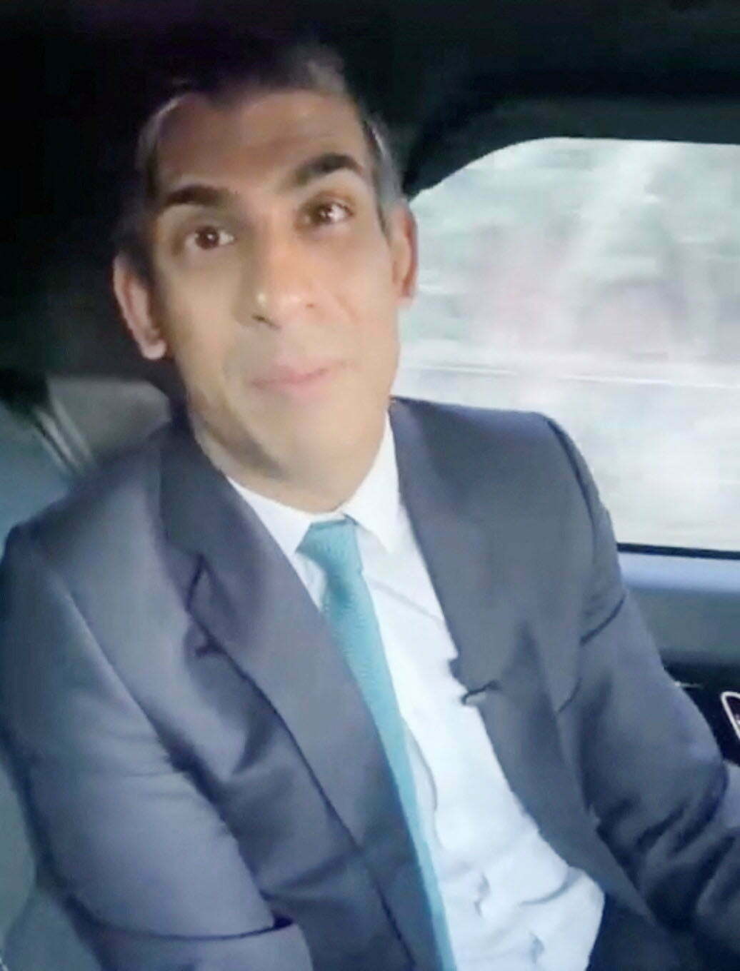 UK pm rishi SUNAK fined by police for not wearing seat belt