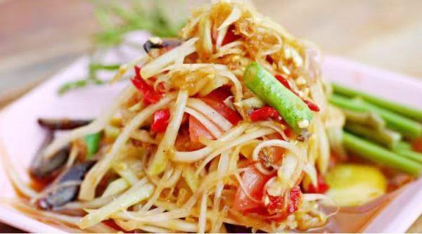 Raw papaya salad | A delicious recipe for your daily dose of vitamins and minerals