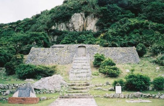 Why are there no ancient ruins in Japan?