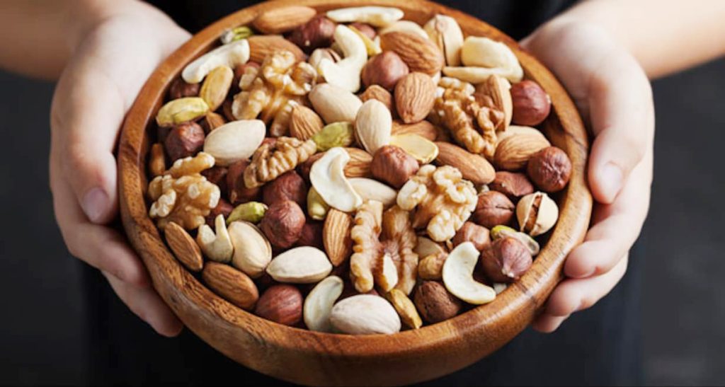 What are the health benefit of eating nuts regularly?