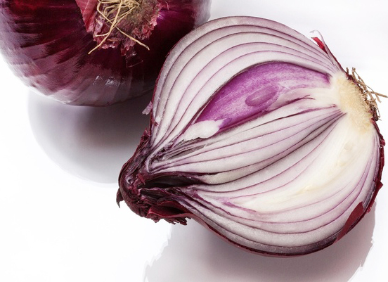 How can I come more healthy by eating raw onions?