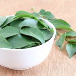 What are the benefits of including curry leaves in a diet?