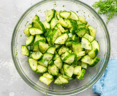 What are the health benefits of eating cucumber on the skin?