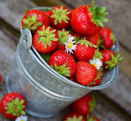 What are the health benefits of strawberries?