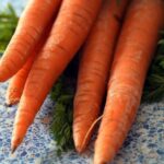 What are the benefits of eating raw carrots daily?