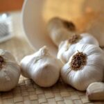 How can I eat garlic before bedtime?