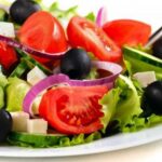 Is eating raw leafy vegetables healthy?