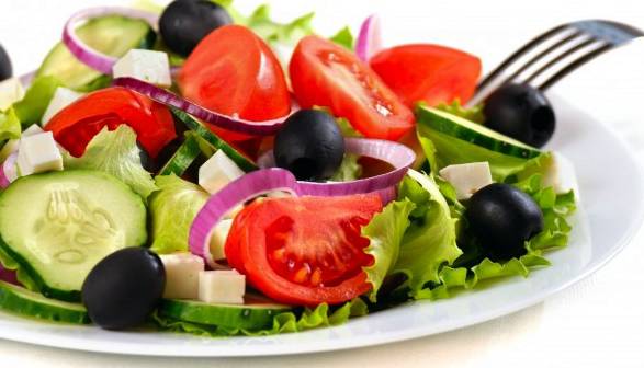 Is eating raw leafy vegetables healthy?