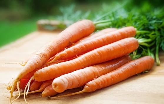 Are carrots healthier when raw or cooked?