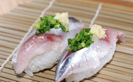 Is sushi a low fat and healthy food option?