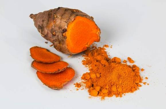 What are the health benefits of turmeric and the swish way to use it?