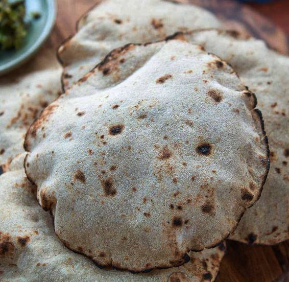 What are the health benefits of jowar roti?