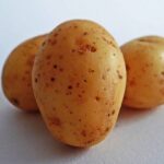 Does boiling potatoes remove nutrients?