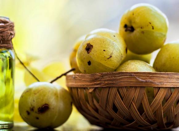 What are the health benefits of consuming Amla?