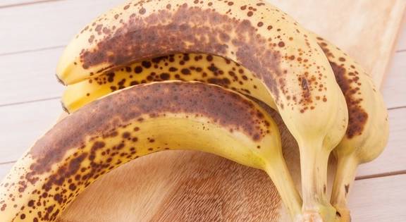 Are there any health benefits to eating overripe bananas?