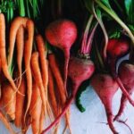 What are the benefits and/ or downsides of eating carrots and onions together?