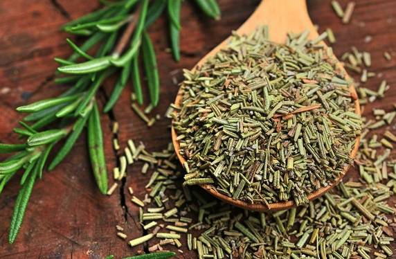 What's the nutritive profile of rosemary and how does it contribute to overall health?