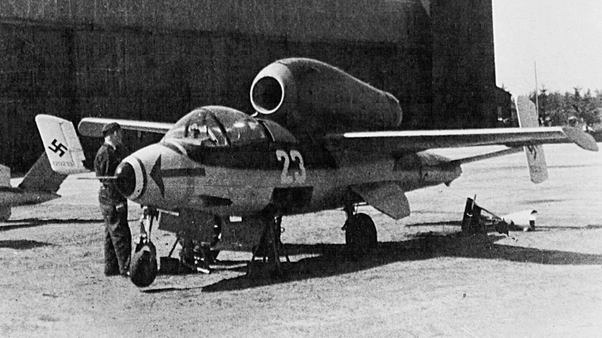 Was the biggest shortcoming of the Heinkel He 162 Volksjäger jet fighter that it was not easy to fly as required?