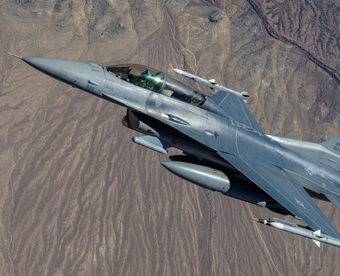 What makes the F-16 still look like a modern, contemporary aircraft even though it's over 40-years-old?